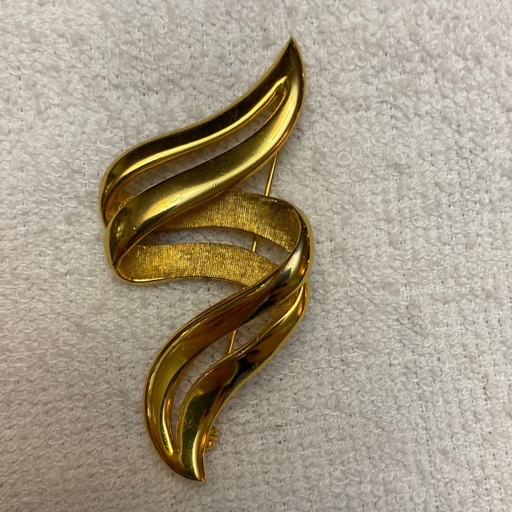 Vintage Gold Swirl Brooch